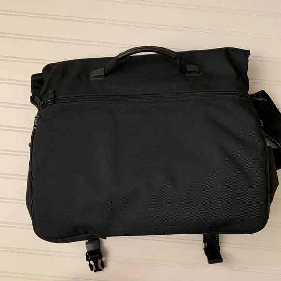 tumi tech laptop bag
